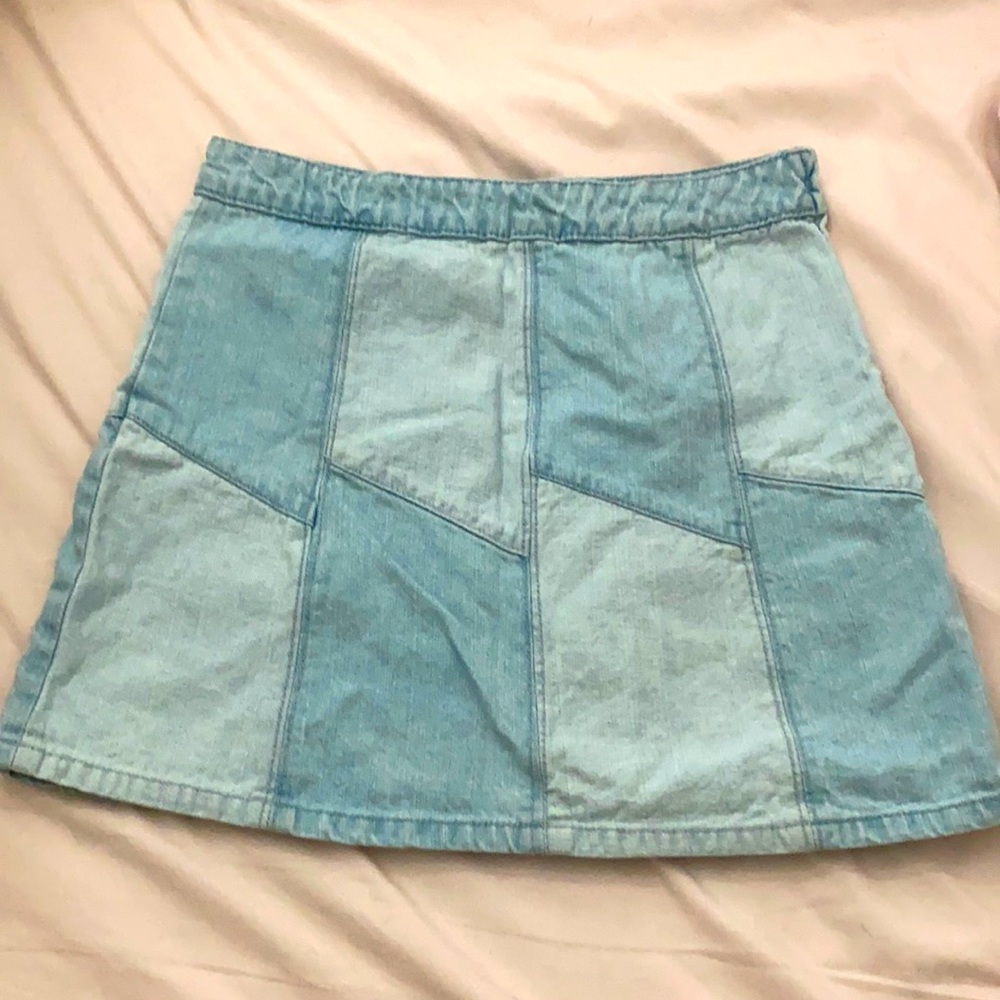 Forever 21 skirt cute 80s skirt never worn becuase don’t fit